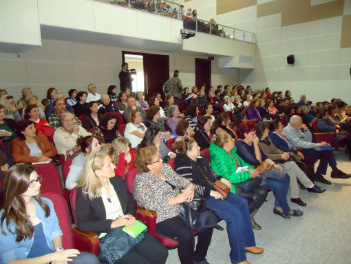  Karşıyaka Belediyesi Çarşı Kültür merkezinde Kuantum Dokunuş (Quantum Touch) Eğitmeni Aysu Sürücü’nün verdiği seminere yoğun ilgi oldu.
